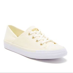 Chuck Taylor Casual Sneaker (Woman’s) Size 11